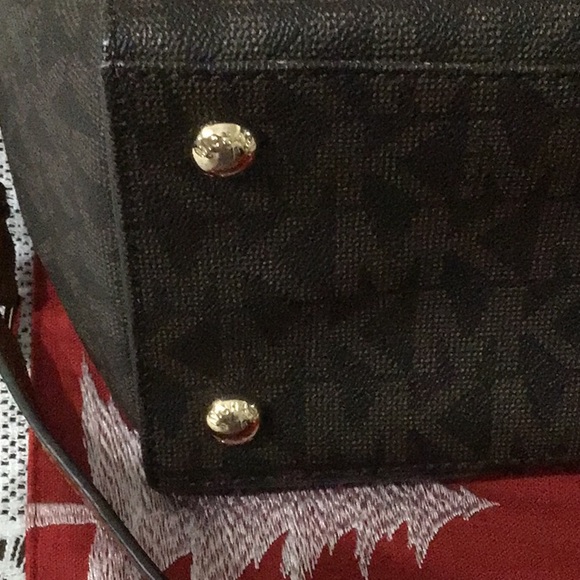 Beautiful like new condition Michael Kors Satchel - Picture 6 of 12